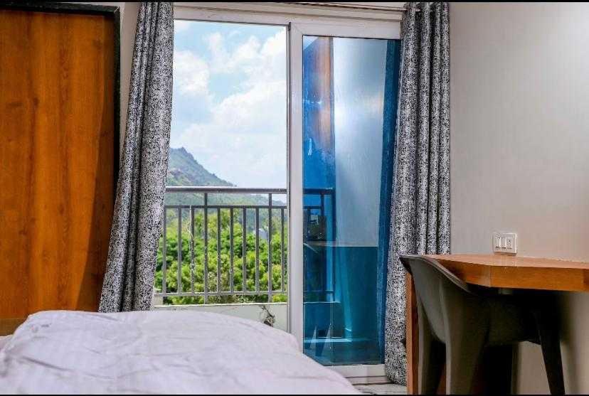 Super Townhouse Ambaji Formerly Hotel Kardhar Inn Eksteriør bilde