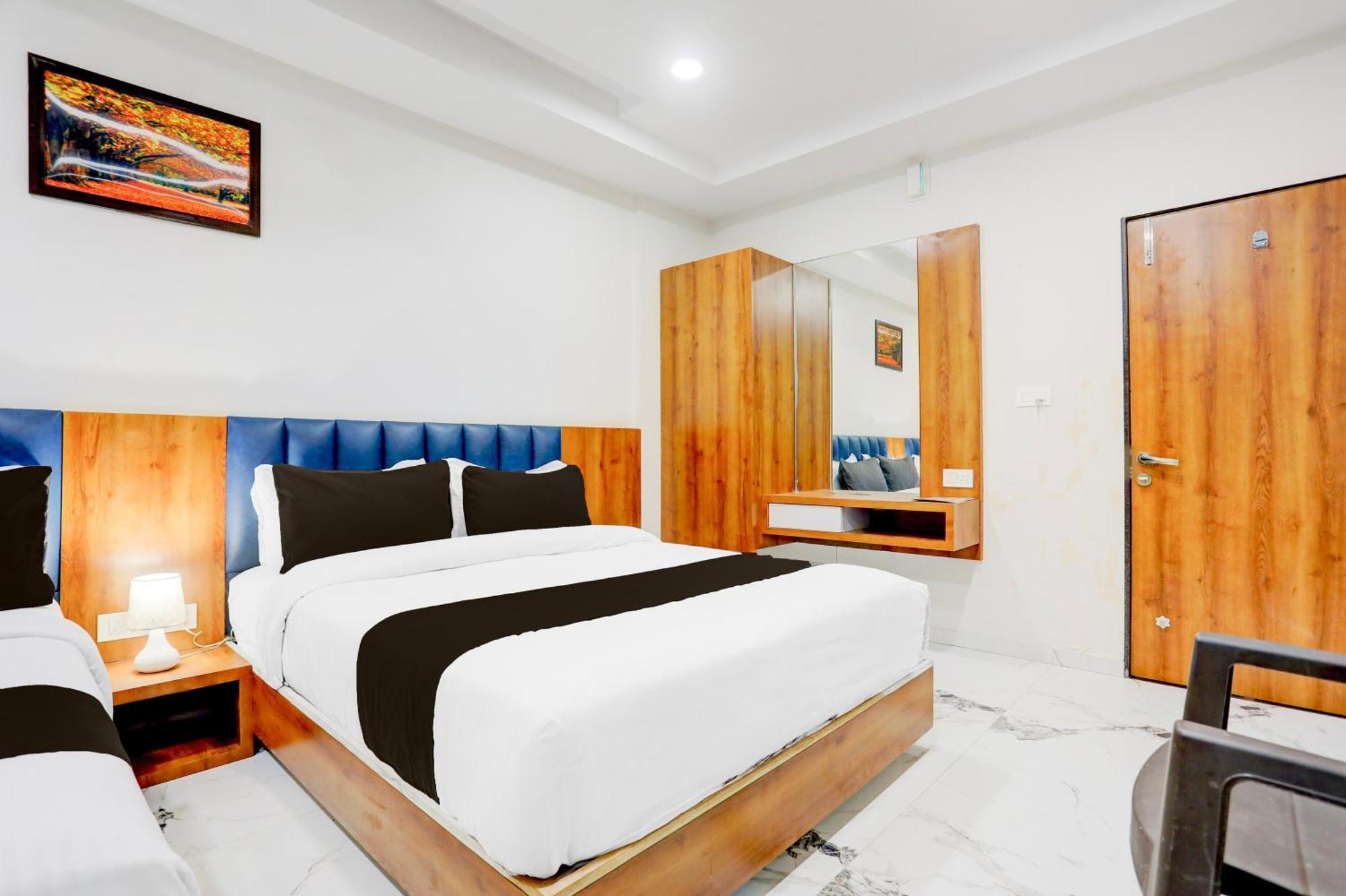 Super Townhouse Ambaji Formerly Hotel Kardhar Inn Eksteriør bilde