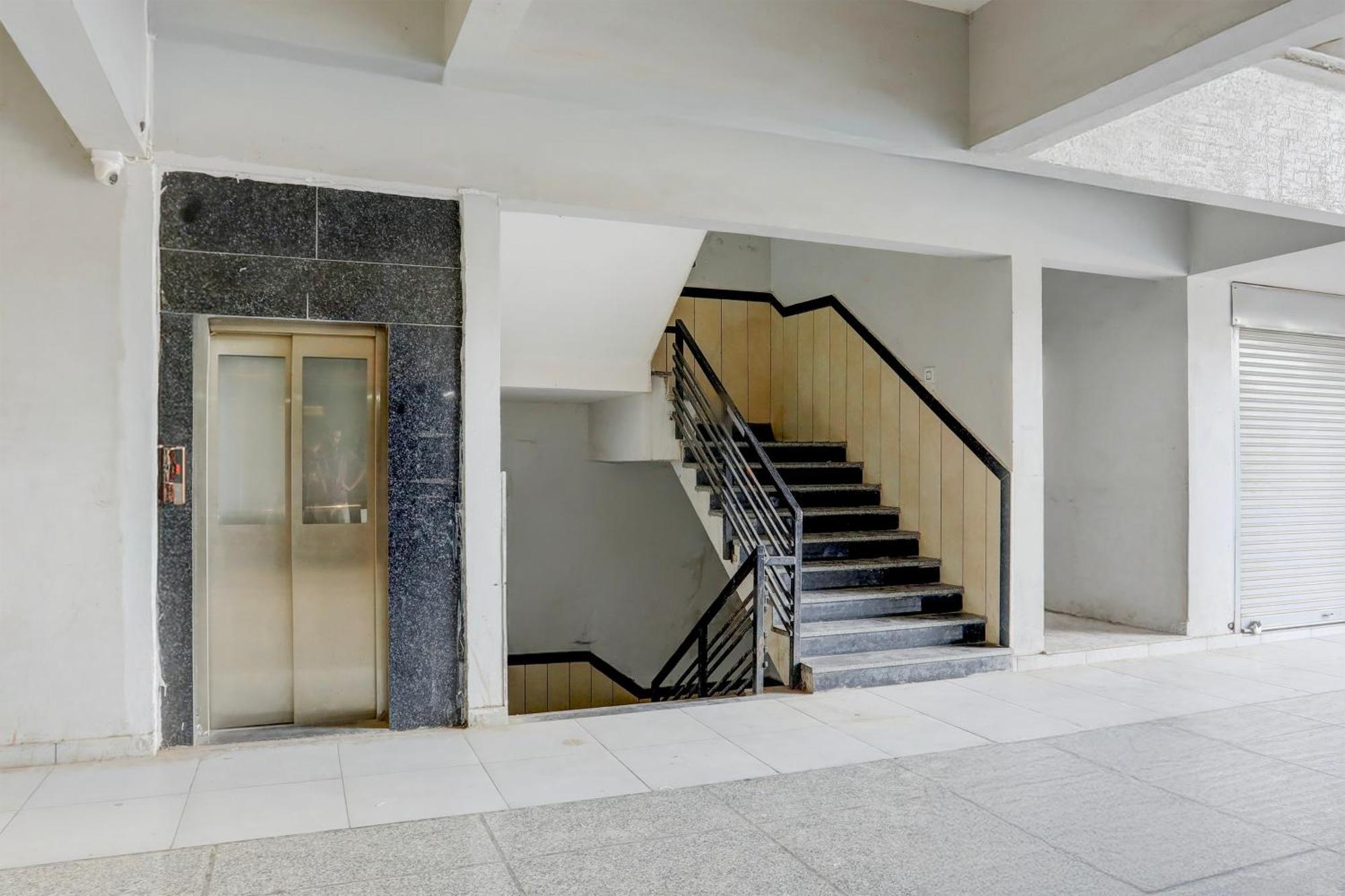 Super Townhouse Ambaji Formerly Hotel Kardhar Inn Eksteriør bilde