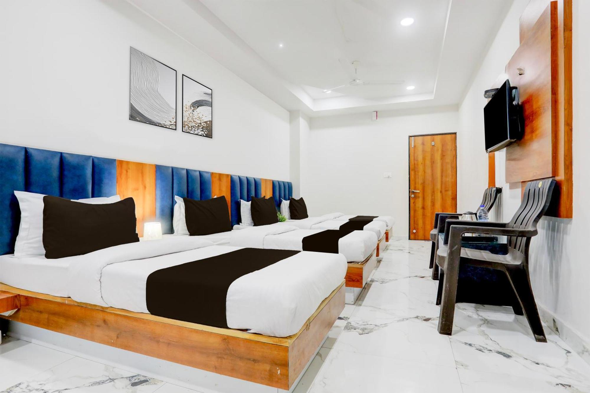 Super Townhouse Ambaji Formerly Hotel Kardhar Inn Eksteriør bilde