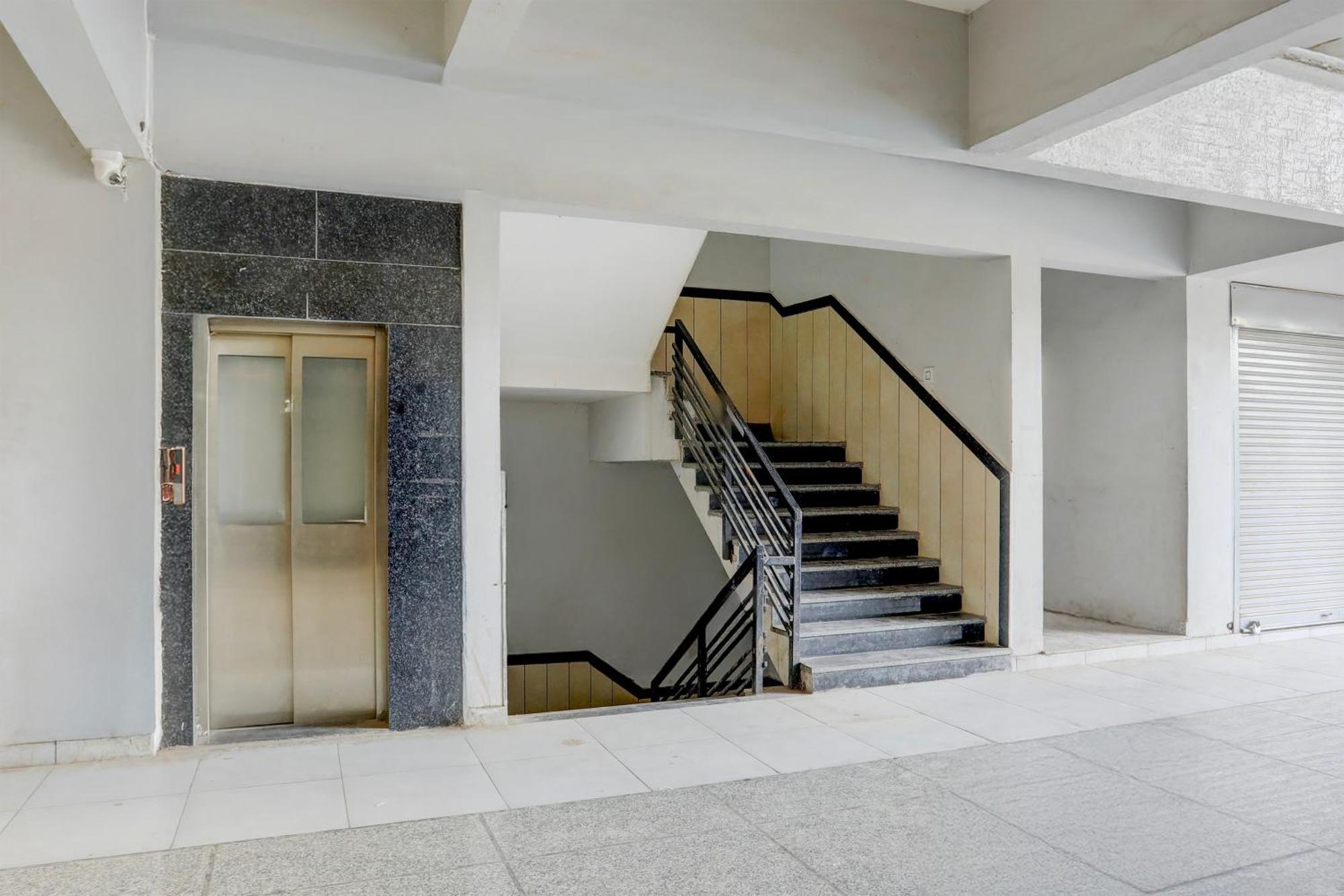 Super Townhouse Ambaji Formerly Hotel Kardhar Inn Eksteriør bilde