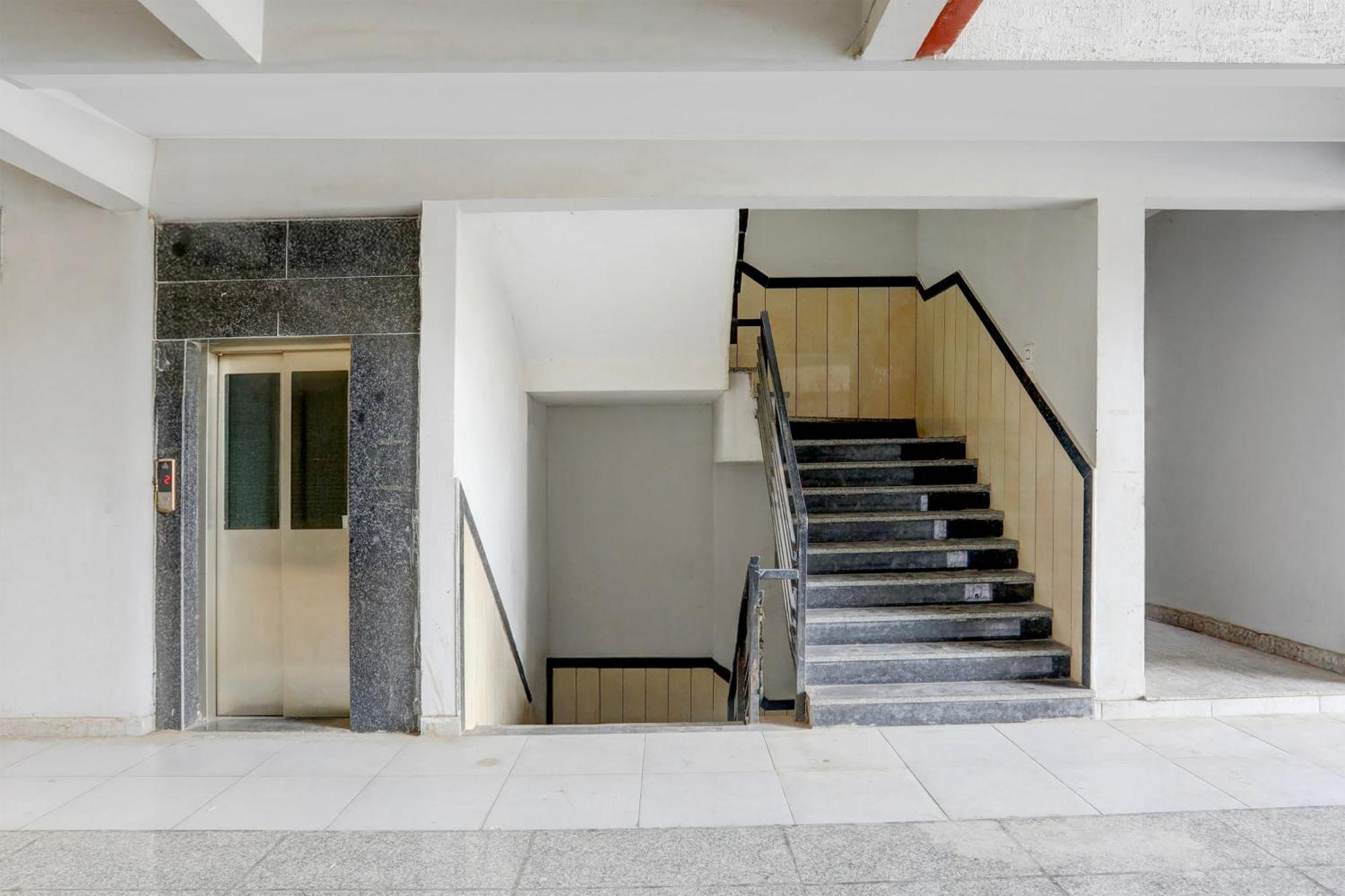 Super Townhouse Ambaji Formerly Hotel Kardhar Inn Eksteriør bilde